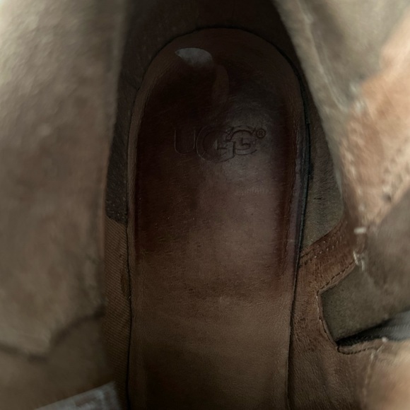 Leather UGG boots - Picture 6 of 8